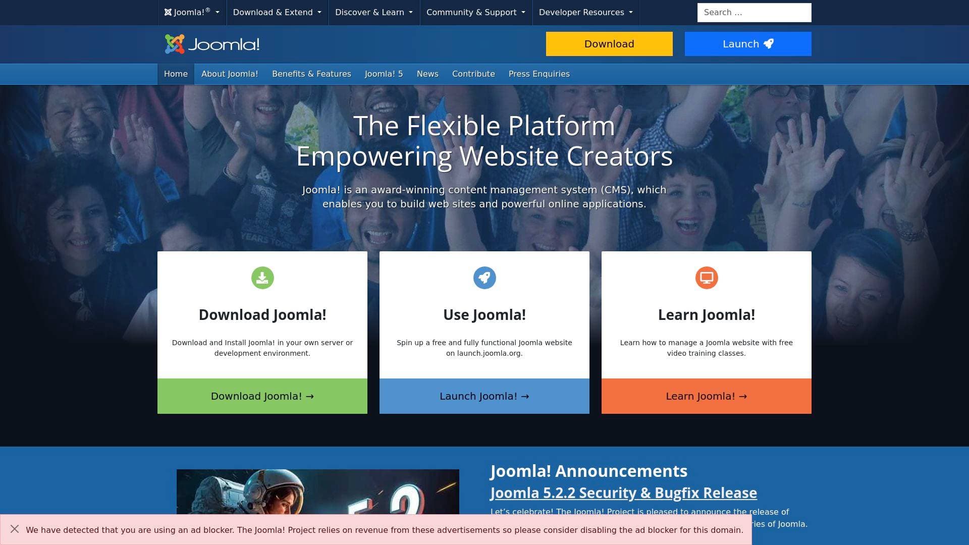 Joomla interface screenshot showing main features and user interface